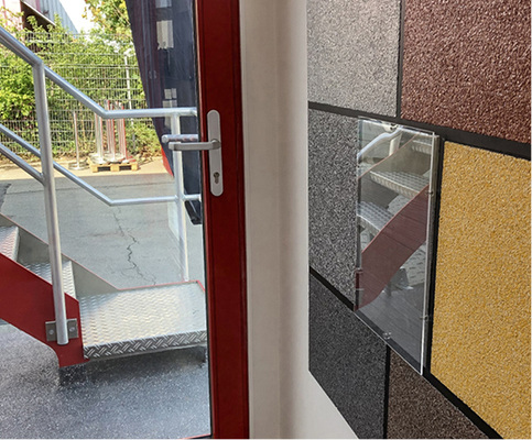 
… und die Innenräume sind mit Musterflächen und Musterböden ausgestattet



