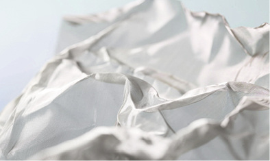 



Seda aus hauchdünnem Edelstahldraht wirkt leicht und lässt sich schneiden, nähen oder spannen
