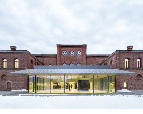 
Aluminiumbekleidung mit umlaufender Geometrie am Neubau der Fakultät für Design



