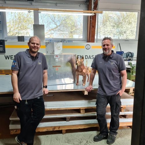 Copper besucht die Kantmänner in ihrer Werkstatt