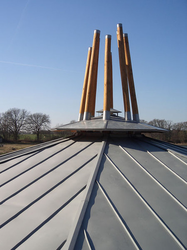 Kalzip Falzbares Aluminium und das Solarsystem Kalzip AluPlusSolar stehen im Zentrum der Messepräsentation von Corus Bausysteme (Halle 9, Stand 218). Mit dem falzbaren Aluminium bietet Corus Bausysteme ein ideales Produkt speziell für die Dachdeckung in handwerklicher Stehfalztechnik. Darunter fallen Kalzip FalZinc, ein Material mit vorbewitterter Zinkoberfläche, und Kalzip TitanSilber, ein Aluminium mit vorbewitterter Optik in einem eleganten Silberton.