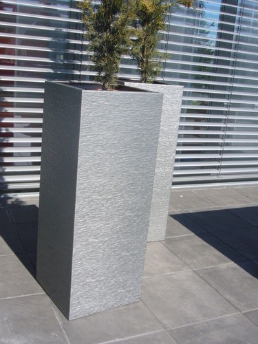 Das qualitativ hochwertige Material Nova Structure kann ebenso für den Einsatz an Wand- und Deckenverkleidungen oder zur Dekoration von Möbel und Wohnaccessoires eingesetzt werden - NedZink