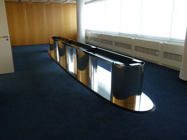 Möbel aus Spenglerhand am Beispiel eines Konferenztisches - Lummel - © Lummel
