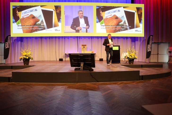 BAUMETALL-Chefredakteur Andreas Buck auf dem Spenglertag 2019 in Bern - BAUMETALL - © BAUMETALL
BAUMETALL-Chefredakteur Andreas Buck auf dem Spenglertag 2019 in Bern - BAUMETALL - © BAUMETALL