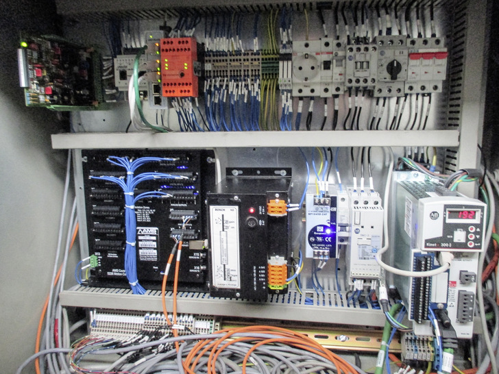 Elektronische Komponenten der Steuerung Pathfinder 7200 - © Bild: AMS Controls
