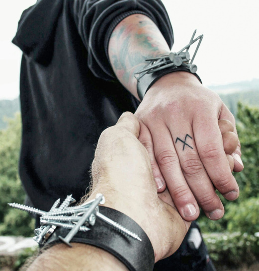  Praktisch: M.A.S.C.-Lederarmband „strong nail“