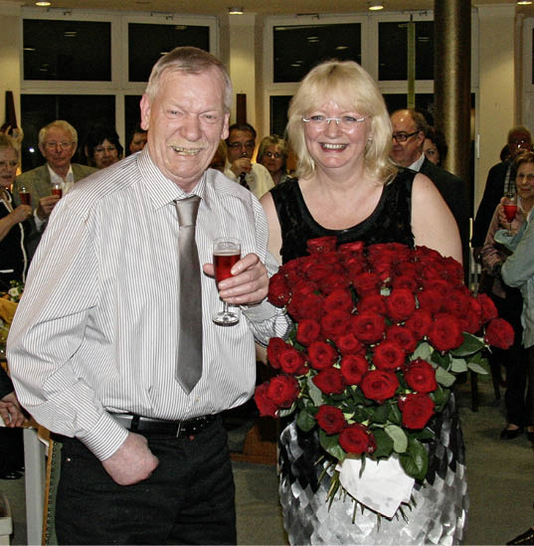 Annette Haselbach ist seit 25 Jahren eine feste Größe im BAUMETALL-Team. Gerne erinnert sie sich an ihre Hochzeitsreise, die sie 1995 zur Kaufmann-Hausmesse nach Ulm führte, oder an die Feier des 70. Geburtstags von Manfred Haselbach