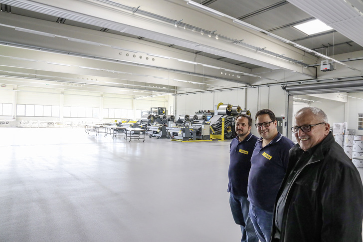 ﻿Michael, Martin und Ernst Zimmermann in ihrer neuen Spenglerwerkstatt