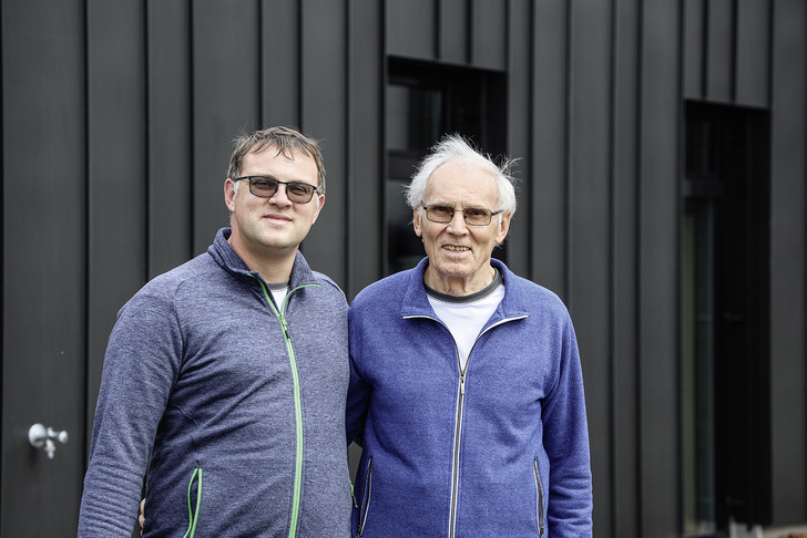 Daniel und Johann Ivsic freuen sich über das neue MBI-Betriebsgebäude 