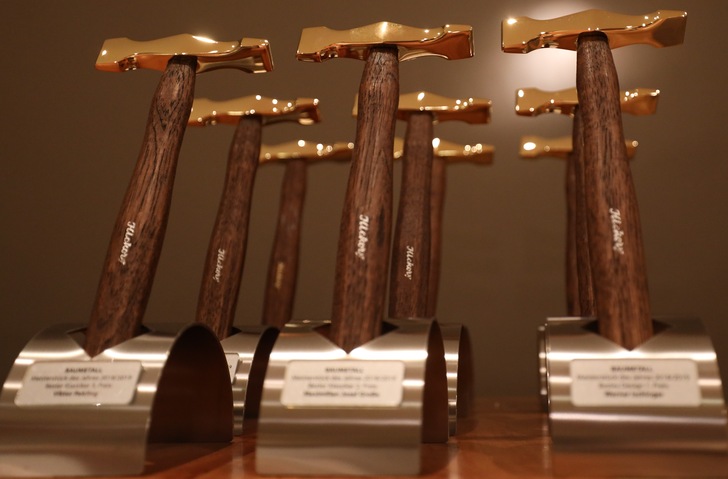 Neun goldenen Hämmer gingen an die Sieger im Wettbewerb "Meisterstück des Jahres".