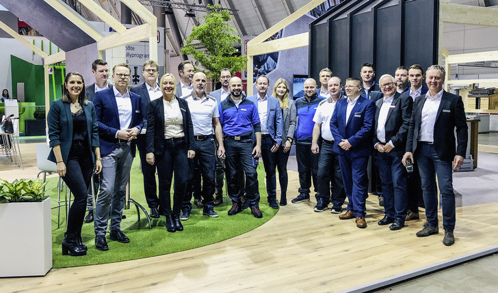 Am Rheinzink-Stand lag der Fokus auf der neuen Oberfläche Granum und auf der Kombination von Zink und Holz