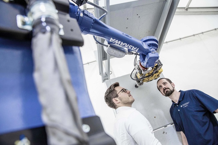 Werden Roboter bald auch Handwerkern schwere und lästige Arbeiten abnehmen? - © Bild: Goran Gajanin/Das Kraftbild
