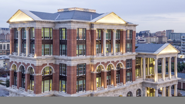 Begehrte Büro-Adresse in Dallas: der Campus Old Parkland mit dem Erweiterungsbau Freedom Place - © Bild: The Beck Group
