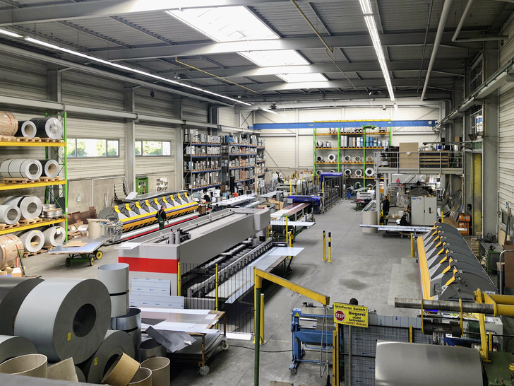 Blick in die imposante Biegehalle des Handelshauses Barth