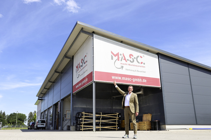 M.A.S.C.-Macher ­Martin Fischer am neuen M.A.S.C.-Stützpunkt in Vöhringen an der A7 