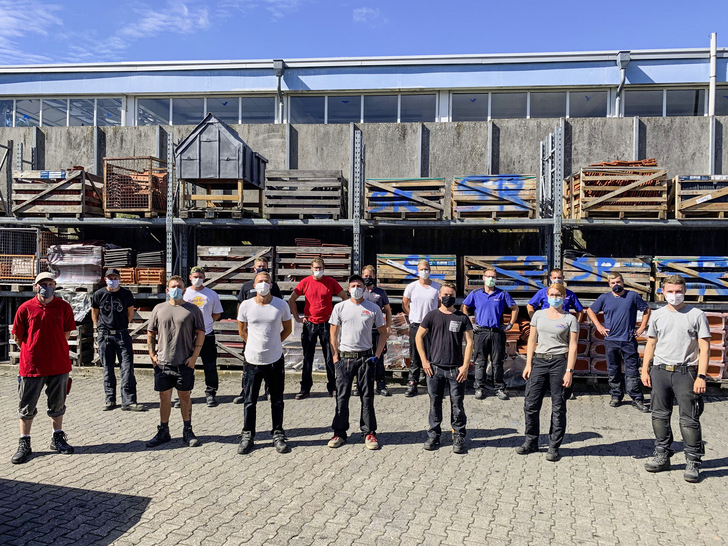 Das Tragen von Mund-Nasen-Schutz sowie durch Plexiglas abgetrennte Arbeitsbereiche bestimmen den Alltag der Meisterschüler am BBZ Mayen