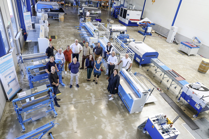 BAUMETALL-Treff-Teilnehmer und Gastgeber im Showroom der Spiegel AG