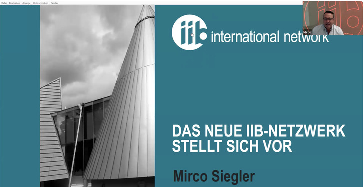 Mirco Siegler (iib Präsident) präsentiert die neue iib Internetseite - © iib
