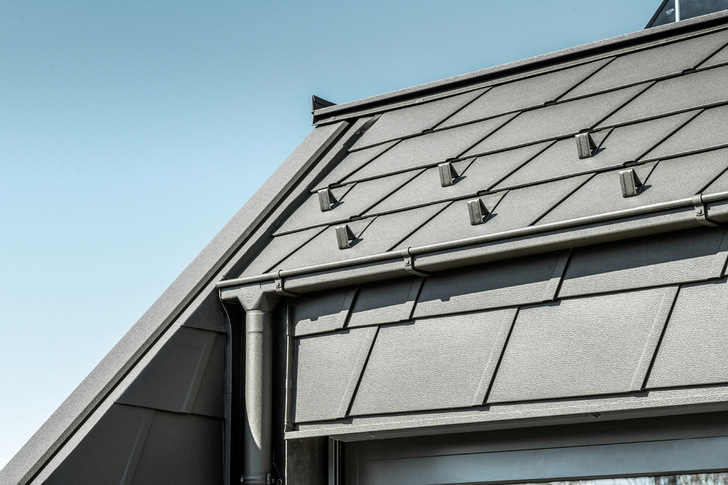 Aus einem Guss: Die Erweiterung des Prefa-Dachentwässerungssystems überzeugt