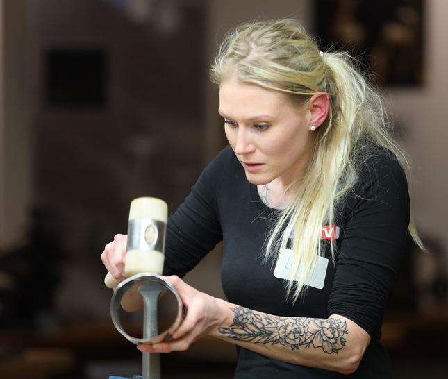 Klempnerin Luisa Buck in Aktion