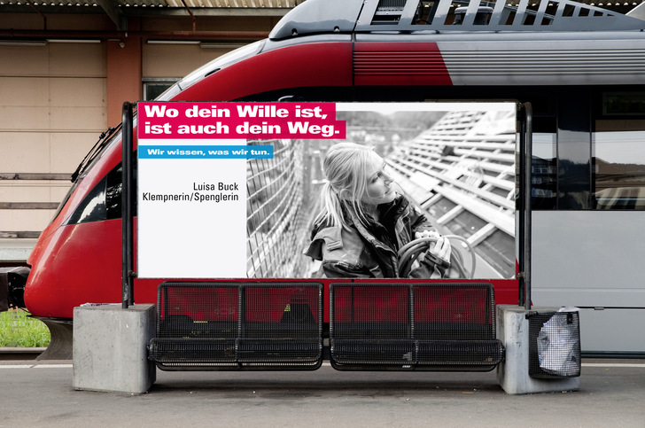Spenglerin Luisa Buck auf einem Großplakat