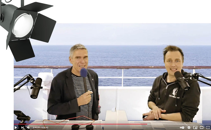 BAUMETALL-Chefredakteur Andreas Buck und Co-Moderator Bastian Brunotte auf dem XXL-Messeschiff-Deck und im Digital-Mindset-Studio - © Bild: BAUMETALL
