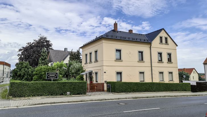Die neuen farbbeschichteten Rechteckschindeln aus dem Werkstoff Aluminium stammen von der Dürener Firma Haushaut 
