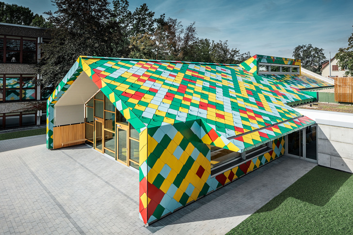 Anne-Frank-Community School cafeteria, Stuttgart - © Prefa
