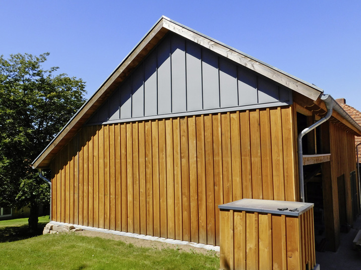 Felix Haierhoff ­empfiehlt  seinen Kunden die Bekleidung oberer Giebelzwickel mit Aluminium