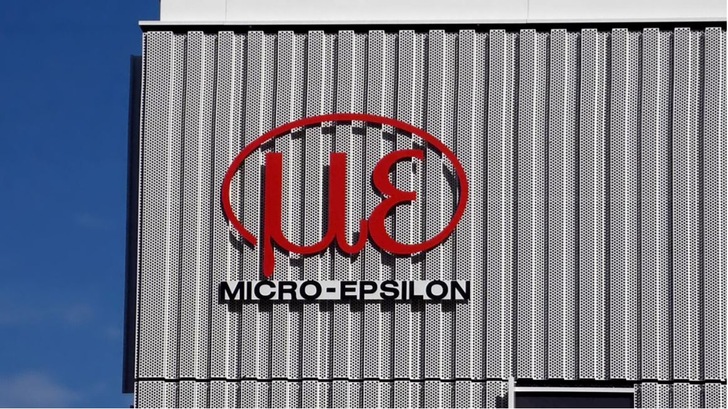 Das aufwendig gefertigte Firmenlogo