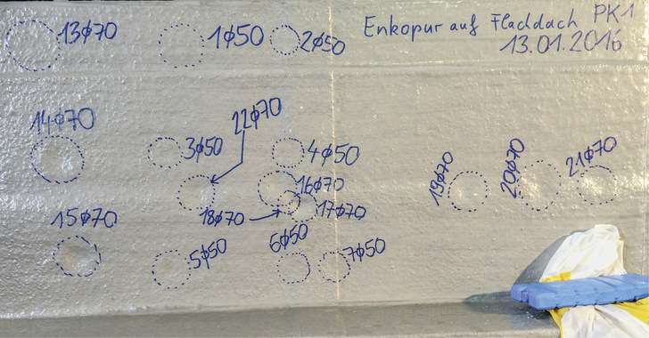 Nach Beschuss von Enkopur-Abdichtungen mit Kugelgrößen von 40 bis 70 mm auf festem bzw. mindestens einlagigem Bitumenuntergrund blieb der Versuchsaufbau schadensfrei