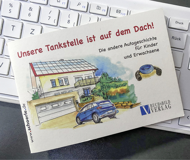 Dieses besondere Kinderbuch schildert u. a., wie Strom von der ­Photovoltaikanlage auf dem Dach ins Elektroauto gelangt - © Bild: Buch & Bild Verag
