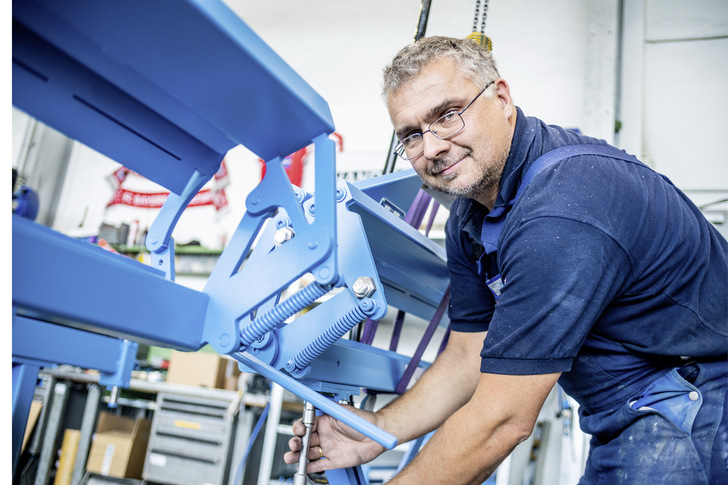 Christian aus der Endmontage (19 Jahre bei Schechtl): „Ich bin zuständig für die Endmontage der manuellen Maschinen. Da wir sehr viele verschiedene ­Modelle in diesem Bereich haben, freue ich mich besonders auf eine größere räumliche Freiheit, den die neue Produktionshalle bieten wird.“