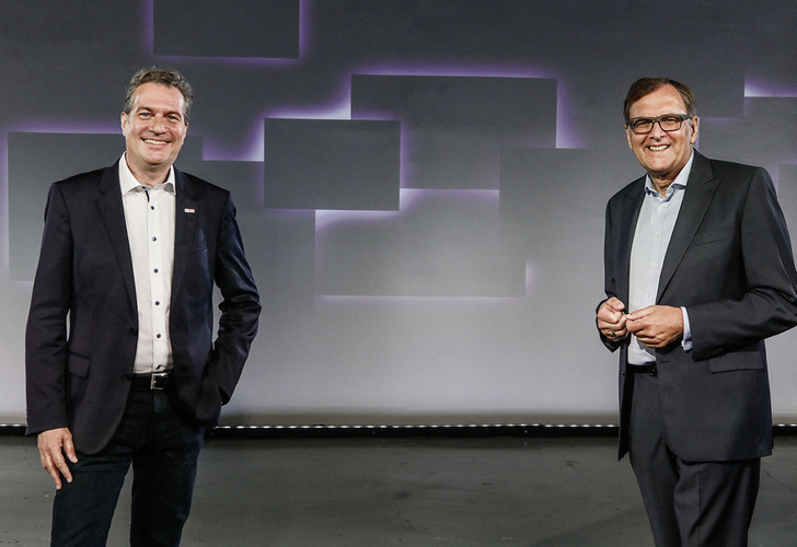 Henk Becker (Bereichsvorstand, Bosch Power Tools) und Dr. Christoph Weiß (CEO, Fein Gruppe) - © Bild: Fein
