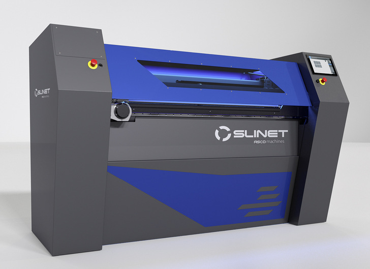 Die neue Slinet S 1.0 wurde als reine Stand-alone-Maschine für
Spenglerbetriebe konzipiert