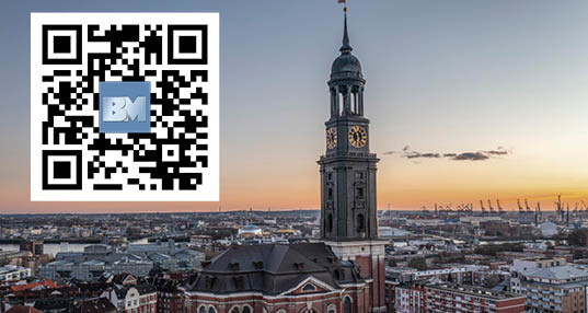Turm und Kupferdach der Kirche St. Michaelis im Hamburger Stadtteil Neustadt