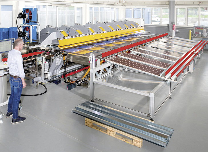 Mehrfachcoilanlagen von Forstner mit vollautomatischem Materialwechsel reduzieren den Lagerbestand, verkürzen Vorlaufzeiten und steigern die Herstellungseffizienz