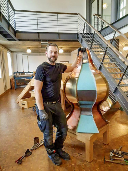 Michael Faschinger am Turmmodell