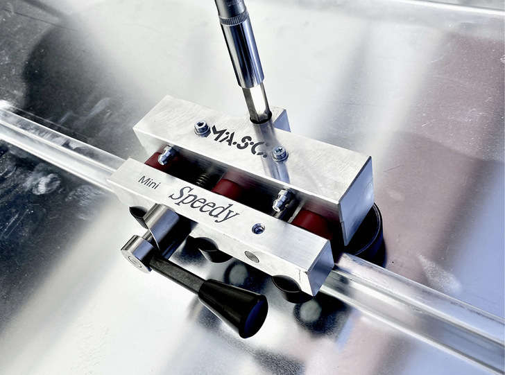 Neuer Winkelfalz­schließer der M.A.S.C.-​Werkzeug ­Vertriebs GmbH aus Senden