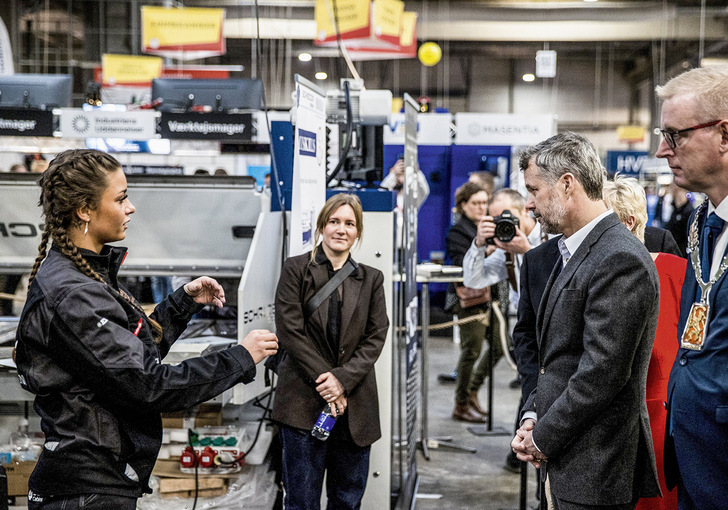 Zu Gast am Stand des Schröder-Vertriebspartners Muncholm: Kronprinz Frederik von Dänemark (2. v. r.)