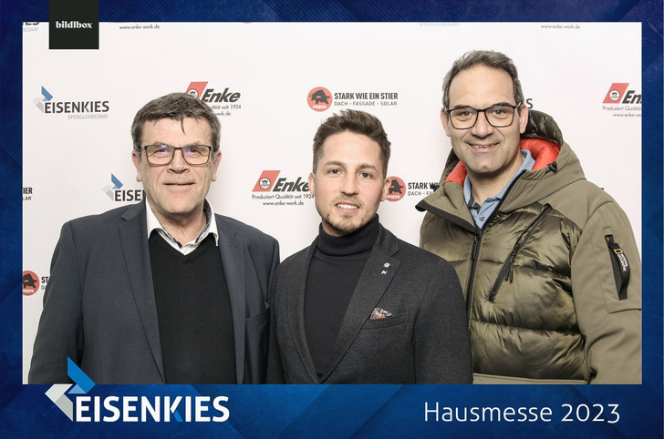 Walter Stackler (Bundesinnungsmeister), Philipp Gaugl (Eisenkies) und Christoph Walser (Präsident der Tiroler Wirtschaftskammer) - © Bild: Simon Fischler/Bildlbox
