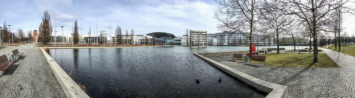 Im Jahr 1998 wurde die Messe München mit zwölf Hallen im Stadtteil München-Riem eröffnet - © Bild: Flo Reindl - stock.adobe.com
