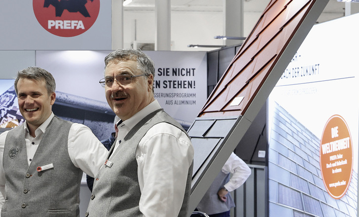 Die Prefa-Geschäftsführer Tobias Götz und Karsten Köhler freuen sich auf die Bau in München - © Bild: BAUMETALL
