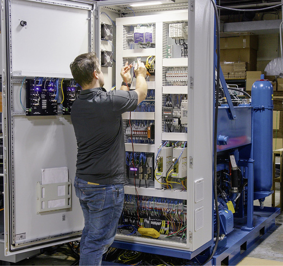 AMS Controls empfiehlt sich als leistungsstarker Partner und Spezialist für Steuerungsumbauten