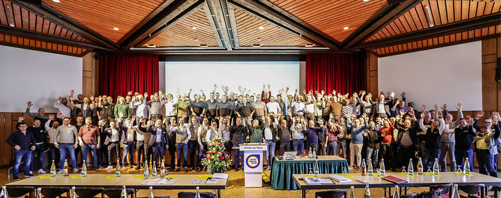 Über 100 Teilnehmer des Klempnertreffs Baden-Württemberg 2023 - © Bild: BAUMETALL
