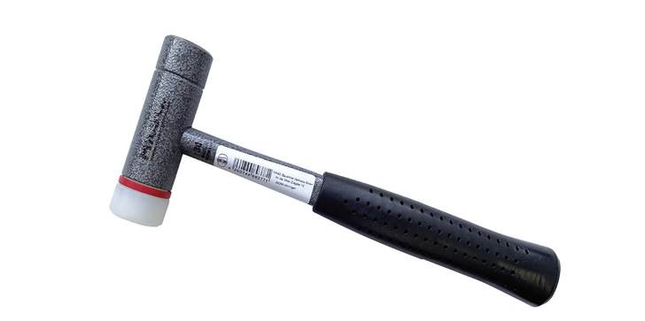 Der Mehrzweckhammer M.A.S.C. Duo-Power ist Schlosser- und Kunststoffschonhammer in einem