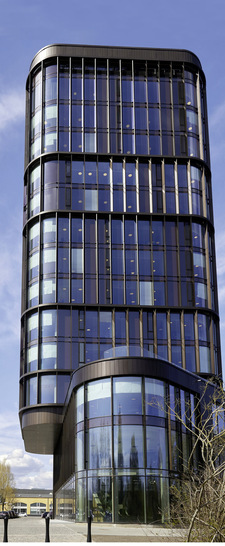 Mit seiner Kupferfassade markiert der Büroturm des IT-Unternehmens ­Systematic eine neue Landmarke auf dem Weg in die Innenstadt von Aarhus - © Bild: Mikkel Berg Pedersen
