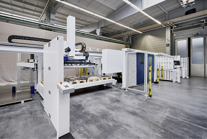 Mit der neuen Trumatic 5000 können Anwender ihre Bauteile vollständig automatisiert laserschneiden, stanzen und umformen - © Bild: Trumpf
