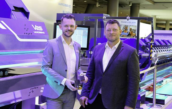 Robert Matthäß und Andreas Hauber auf dem Blechexpo-Messestand der Variobend-Asco und Slinet-Asco GmbH - © Bild: BAUMETALL
