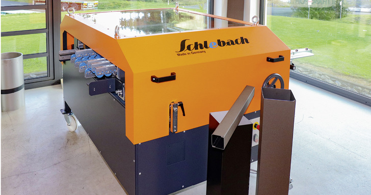  Bei der Herstellung quadratischer und rechteckiger Metallkanäle leistet die neu 
entwickelte Profiliermaschine HPM-HVAC wertvolle Hilfe